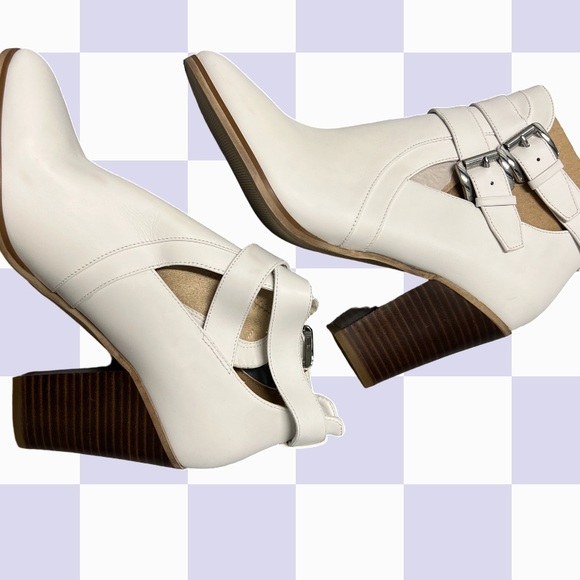 Michael Kors nwt white booties with heels and buckle details never worn classic - Picture 8 of 9